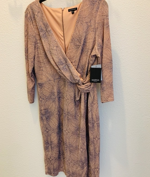Wrap Dress with glittery details - Picture 3 of 4